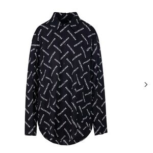 Balenciaga
Black logo-print drop-shoulder shirt